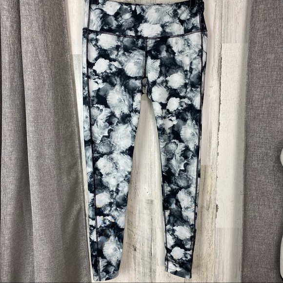 Athleta Pants - Athleta Chaturanga Legging sz M Grey Floral Crush
